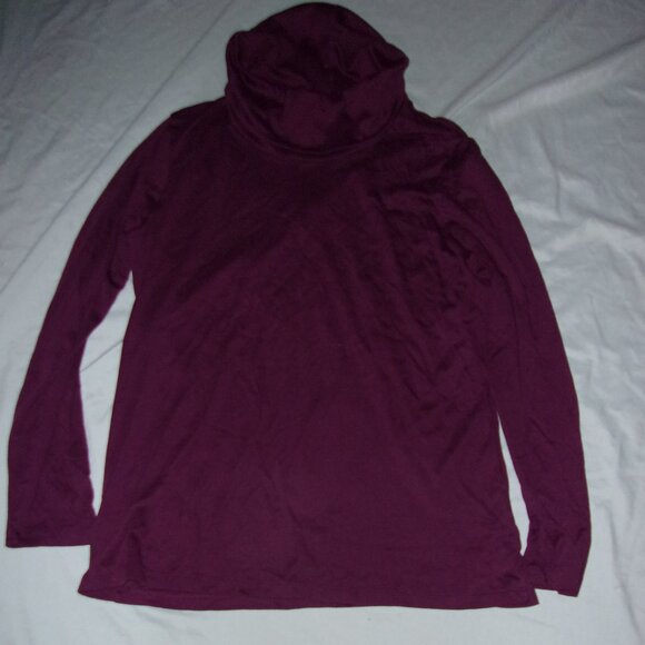 L.L. Bean Tops - 🌟 LL bean turtle neck t size Large womens shirt maroon long sleeved tee